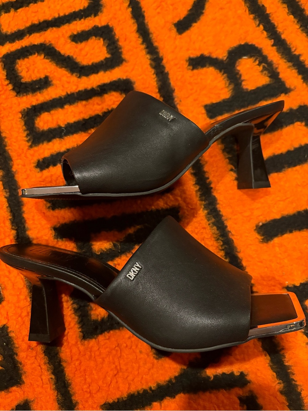DKNY Black Leather Open-Toe Square-Toe Mules